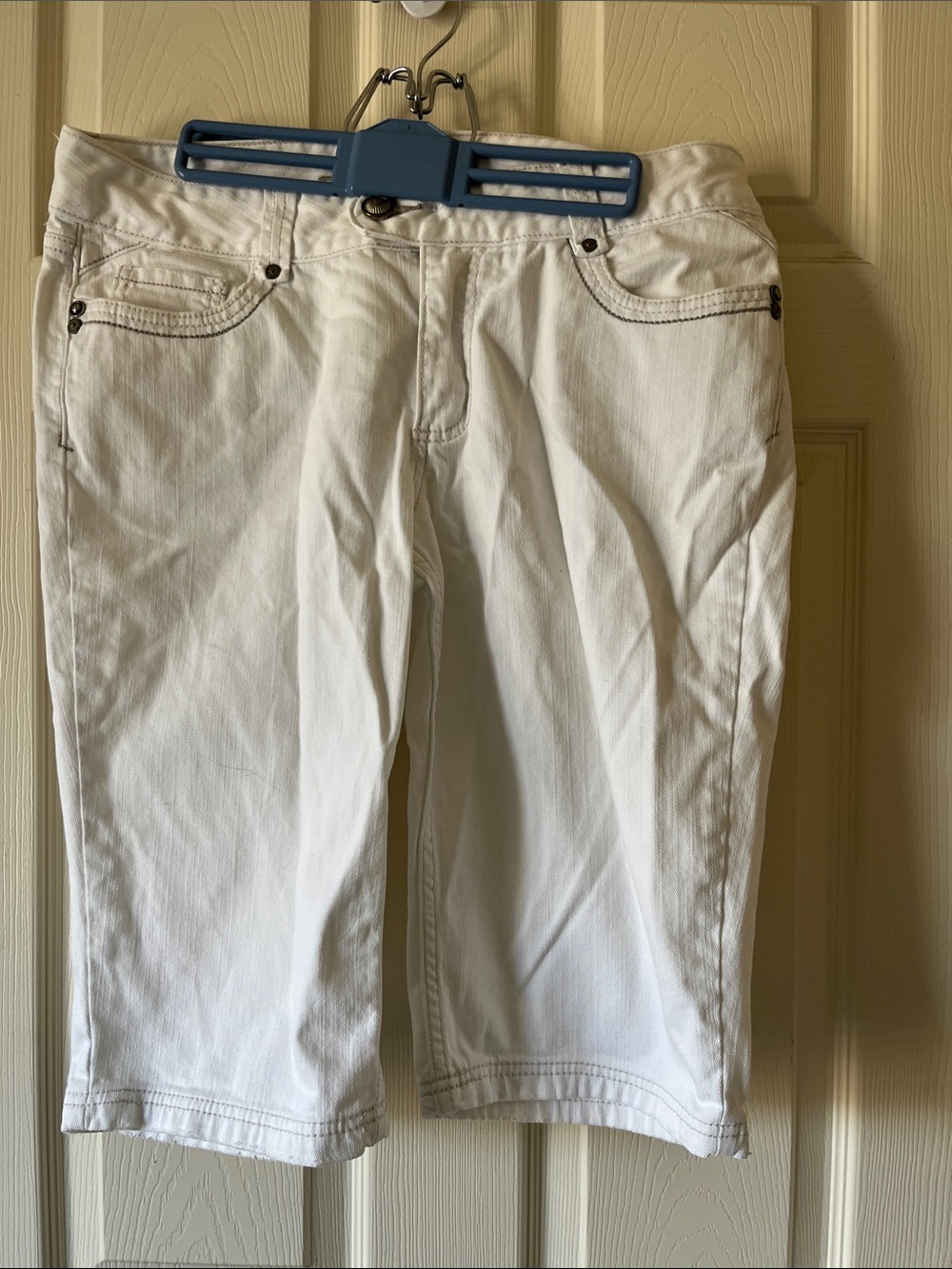 White Women Casual Shorts - Classic Summer Style D Jeans